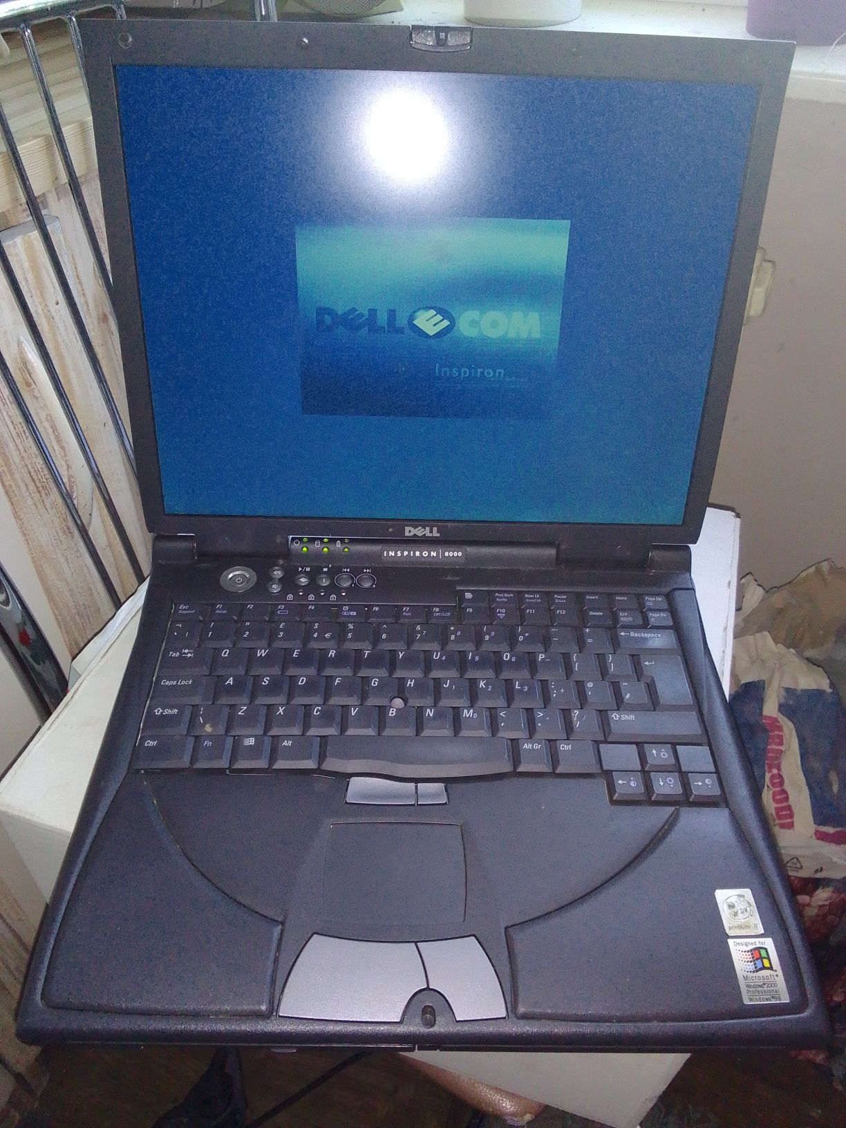 Retro laptop Dell Inspiron i8000