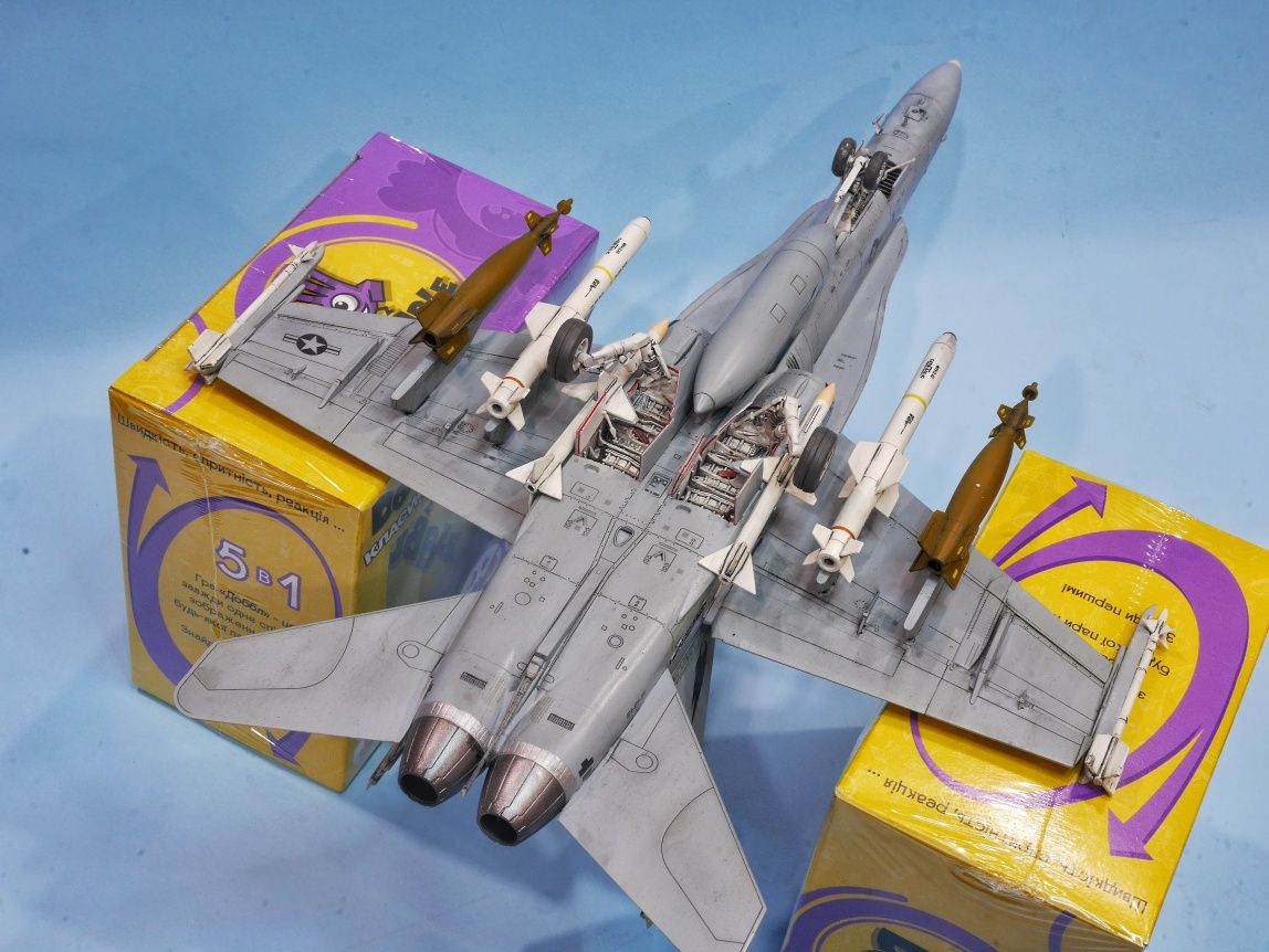 Сборная модель самолёта F/A 18D Hornet масштаб 1/48