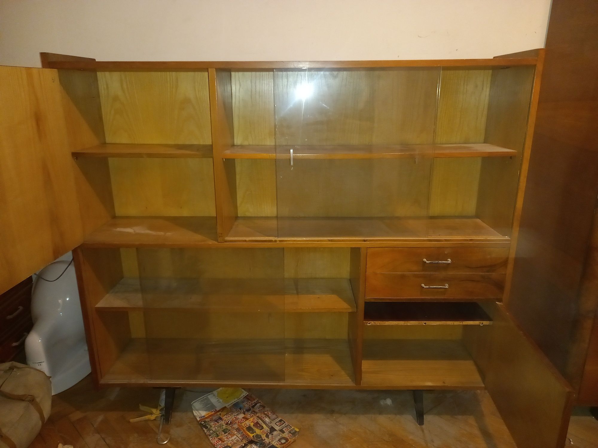 Sprzedam kredens z lat 50-60