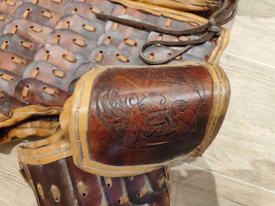 Zbroja! Zdobiona Lamela Skórzana impregnowana woskiem.