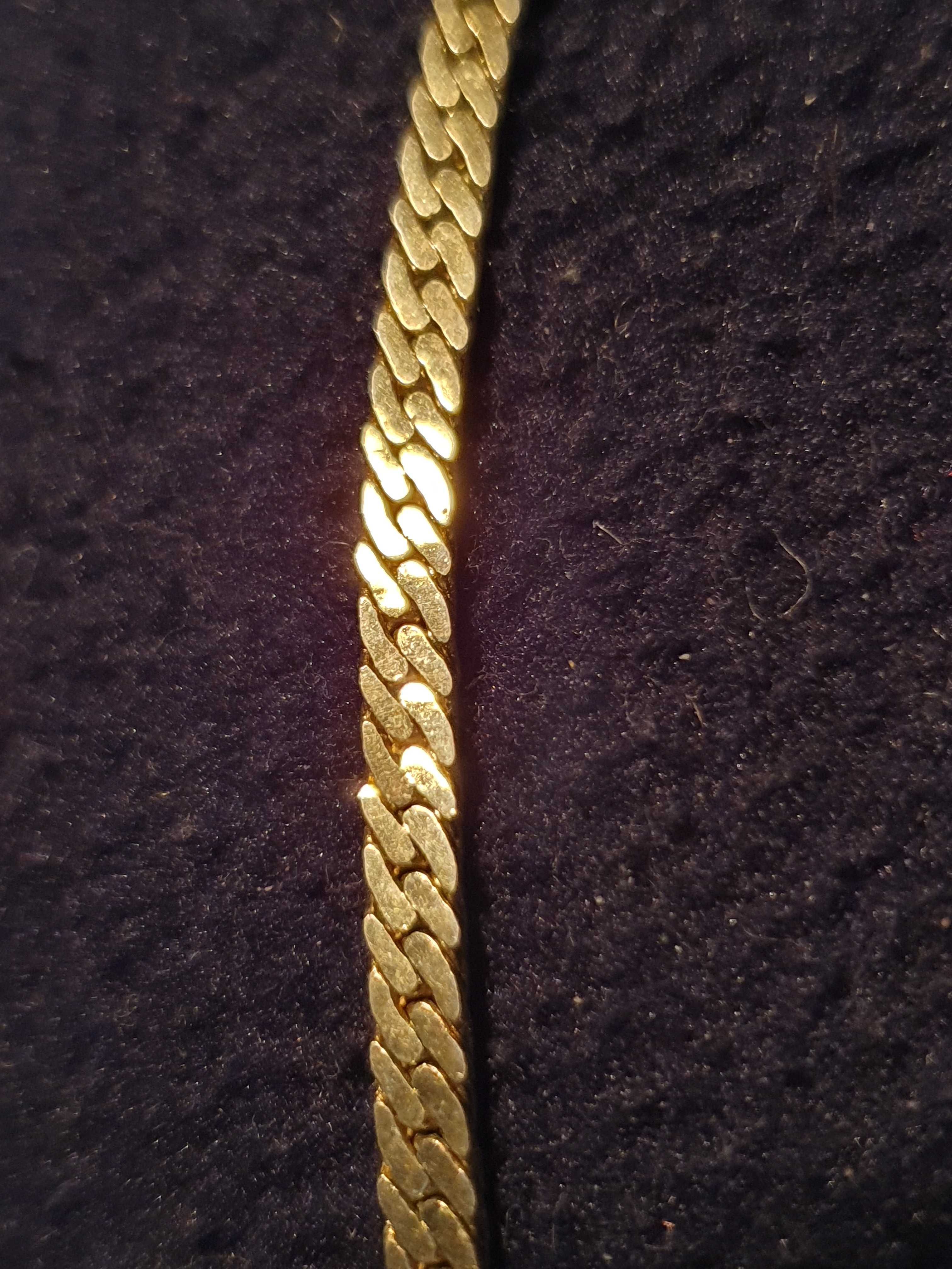 Długi płaski złoty łańcuszek