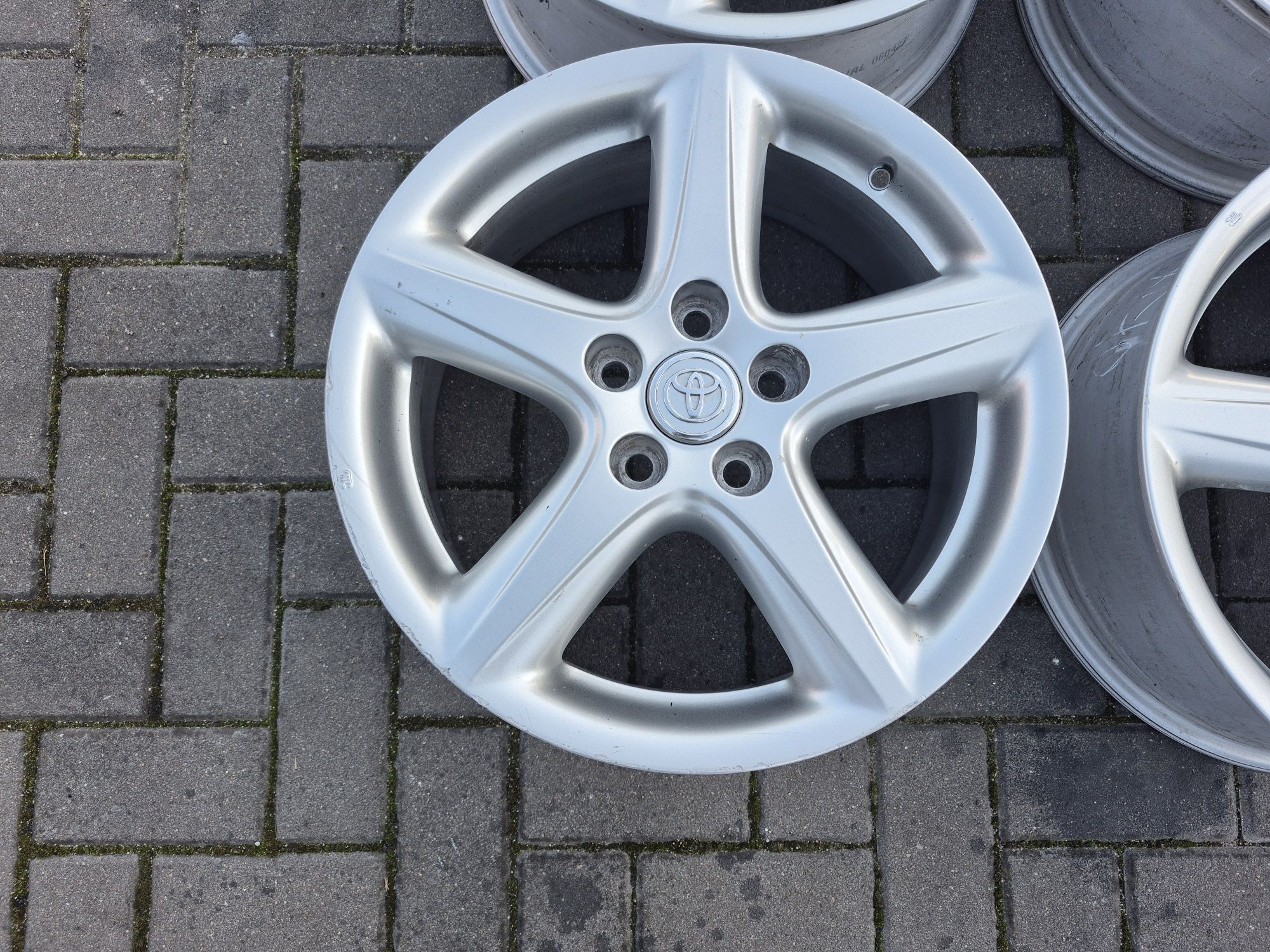 Felgi Alu Oryg TOYOTA Avensis Corolla Verso Auris 5x114.3 17 Cali 7J