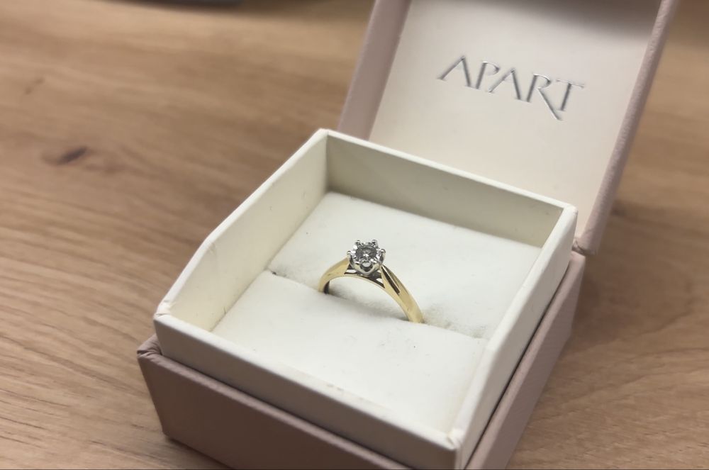 Pierscionek Apart z brylantem - 0,15 ct - próba 585