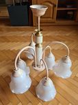 Żyrandol kaszmirowy beżowy białe klosze złote elementy retro vintage