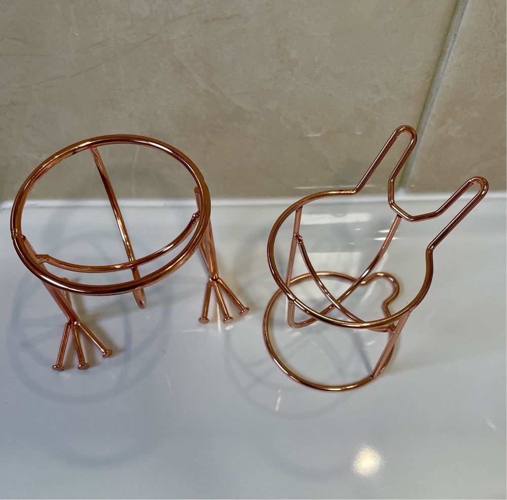 Pequenos suportes metálicos de esponja de maquilhage rosa dourado