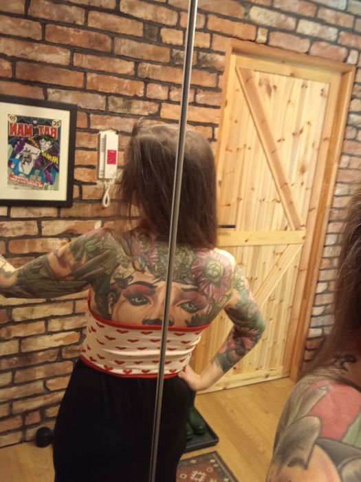 Top z odkrytymi plecami w serduszka