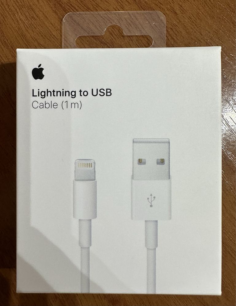 Кабель Apple Lightning to USB.
