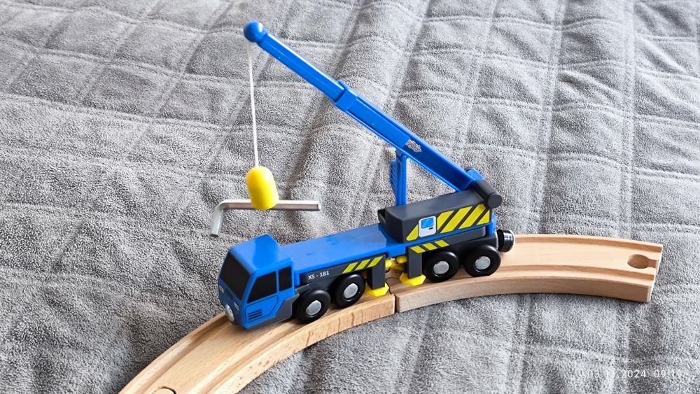 Машинка для деревянной железной дороги