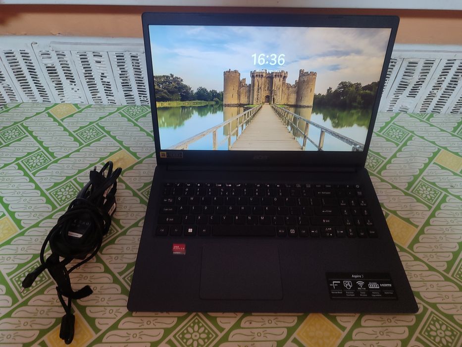 Acer aspire a315 Ryzen 5 8GB RAM/ 512 SSD windows 11