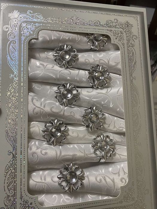 Подарунковий набір: скатертина, серветки, кільця НОВИЙ