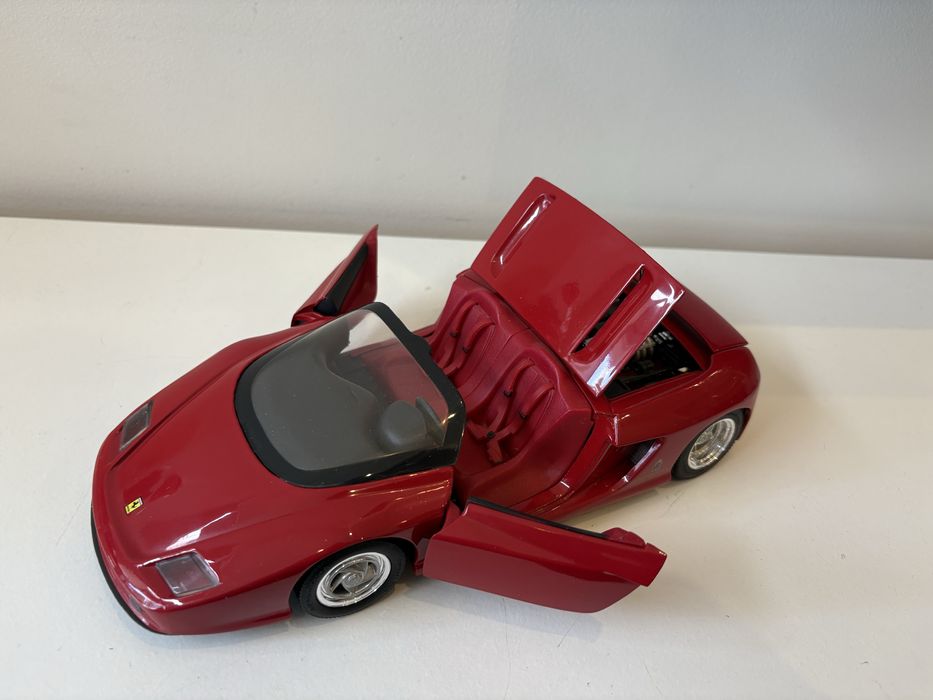 Model Ferrari Mythos 1:18 Revell (bburago maisto welly)