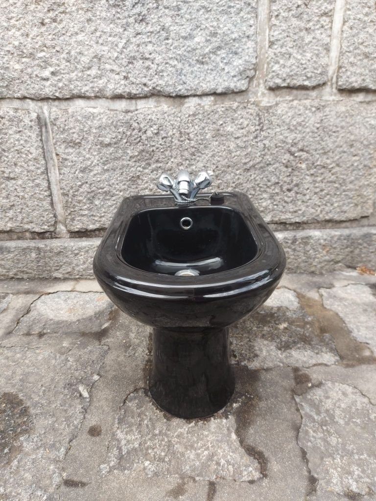 Bidé Indusa preto