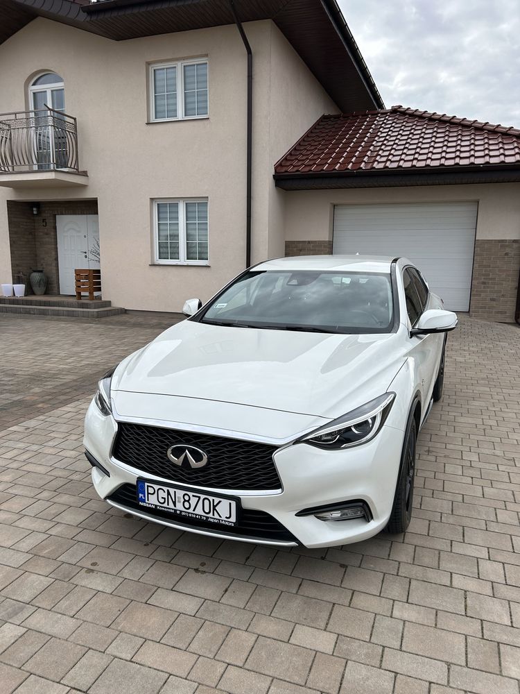 Infiniti Q30 salon PL