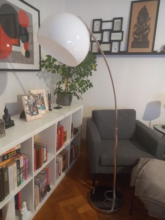 Nowoczesna lampa podłogowa