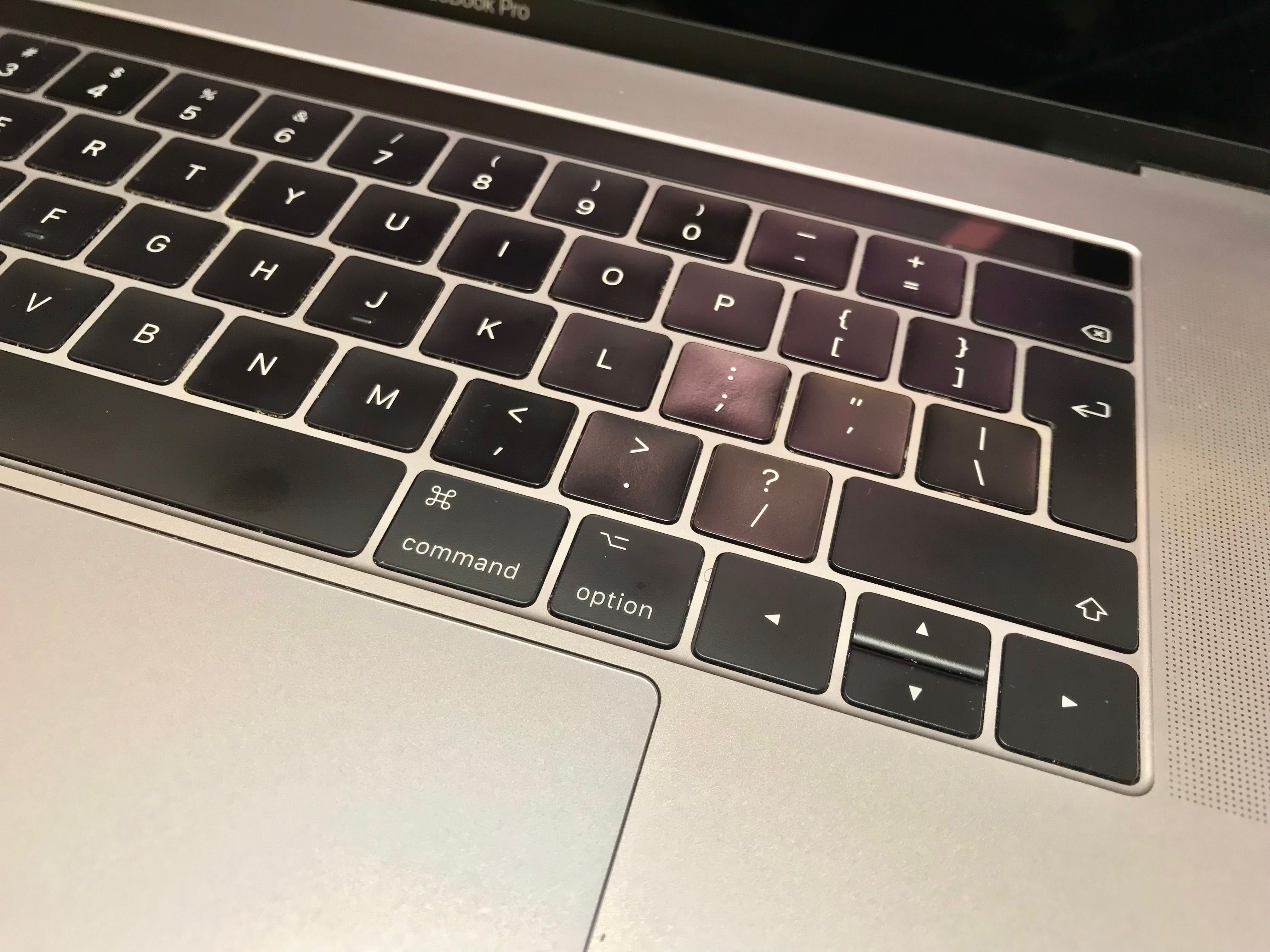 APPLE MacBook Pro 15 2017 i7 2.9GHz 16 512GB AMD 560 LAPTOP okazja