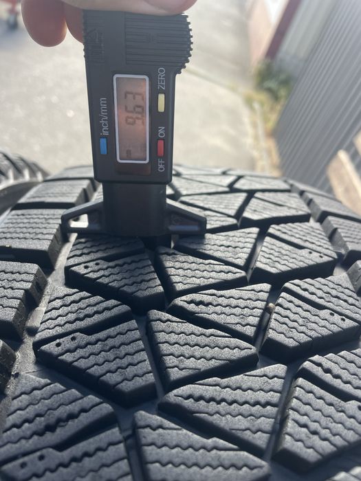 Гума зимова 235/55/20 Bridgestone Blizzak DM-V2