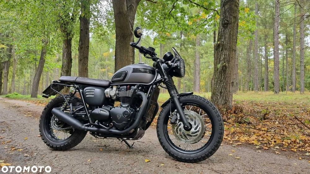 Triumph Bonneville T120 Black Salon PL custom scrambler
