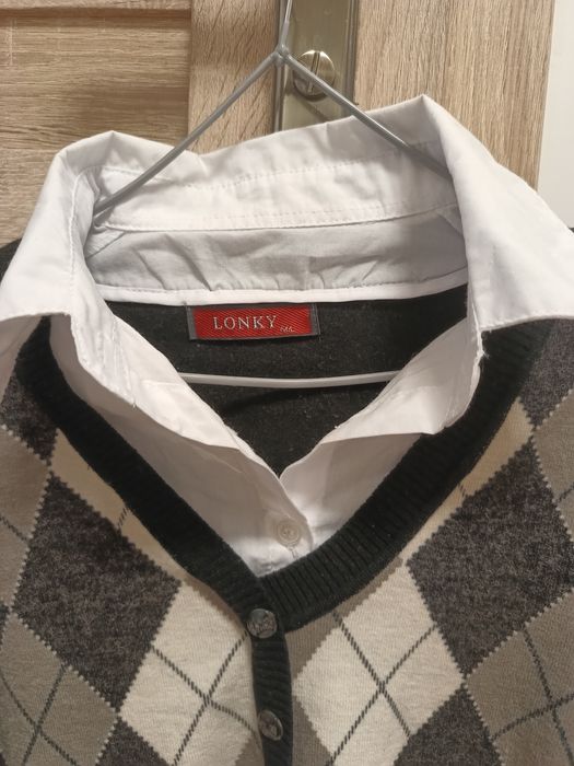 Damski wełniany sweterek w romby geometryczny wzór biała koszula M/L