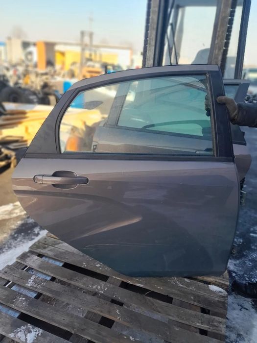 Drzwi tylne prawe Łada Vesta !! KOMPLETNE !!