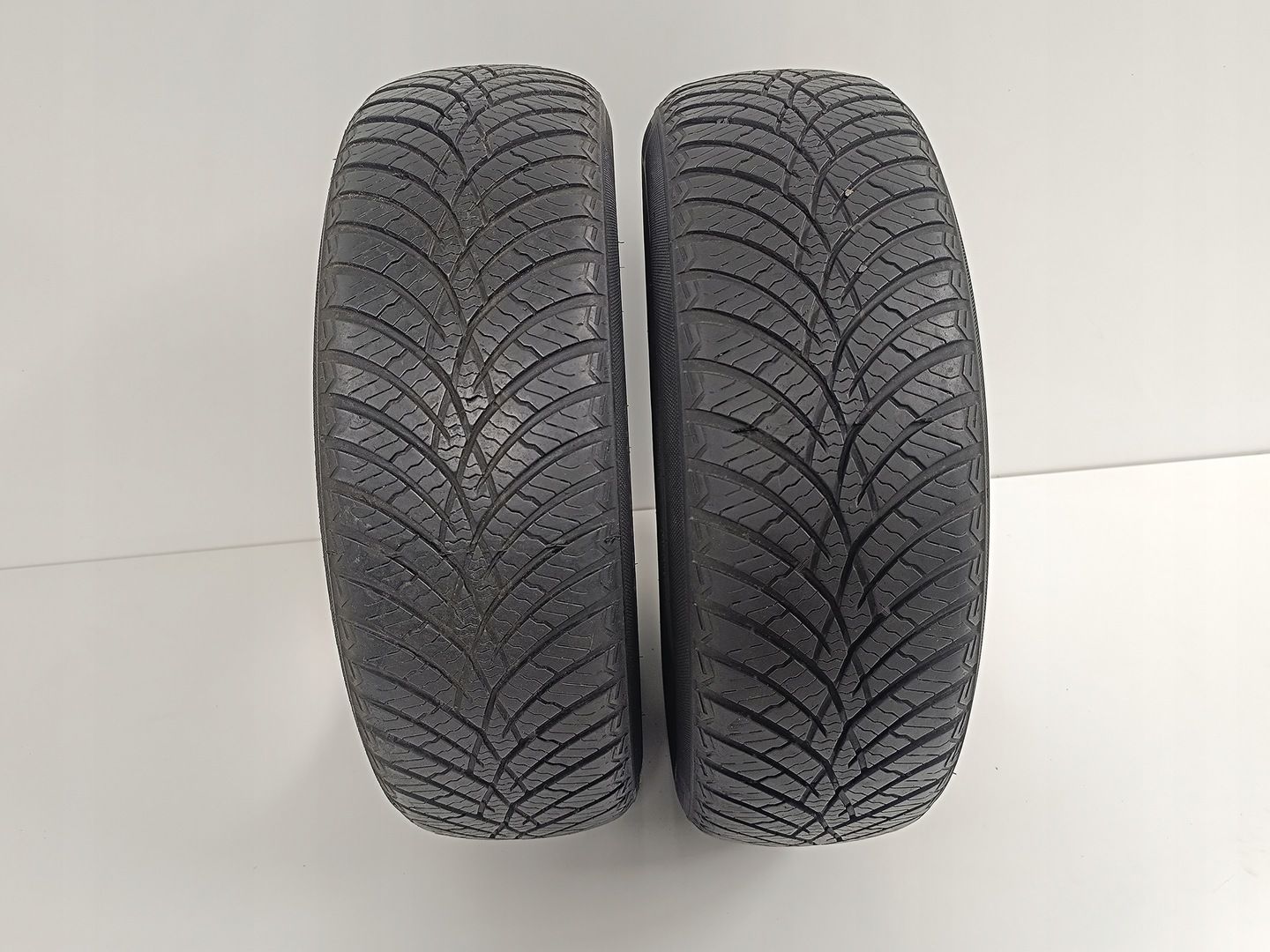 Opony całoroczne 2szt zeetex ZT8000 4S 175/65R14 82 T dot 1022