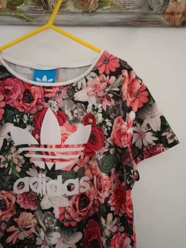 Bluzka T-shirt Adidas kwiecisty