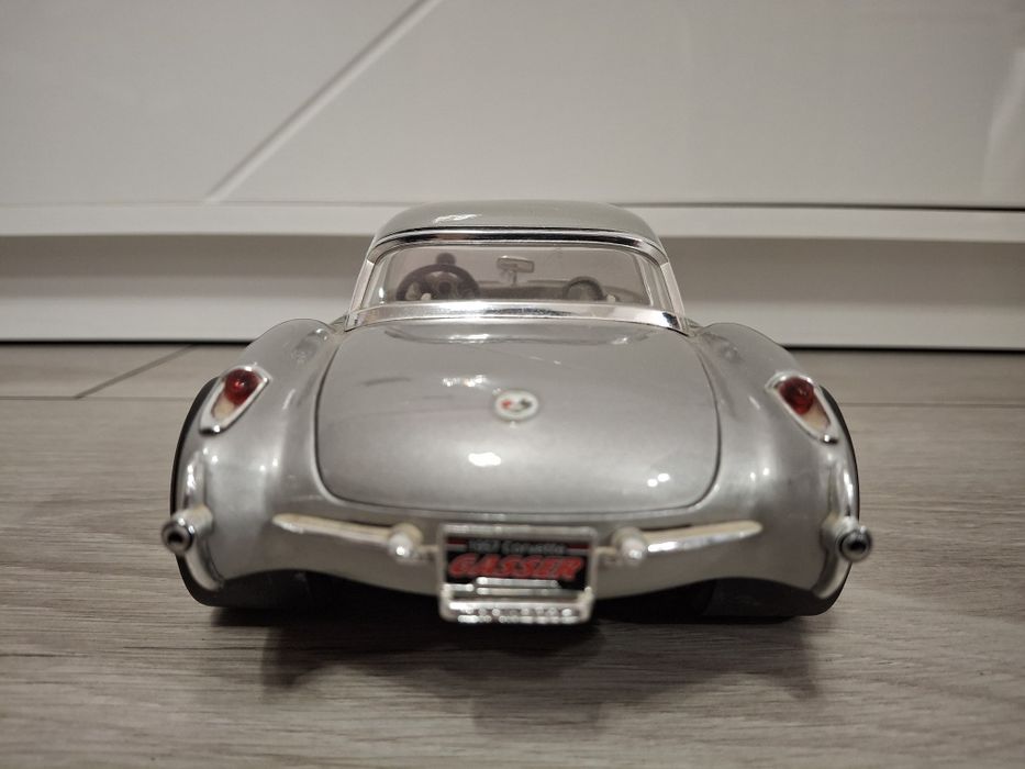 Samochód Kolekcjonerski Chevrolet Corvette Gasser Road Signature 1:18