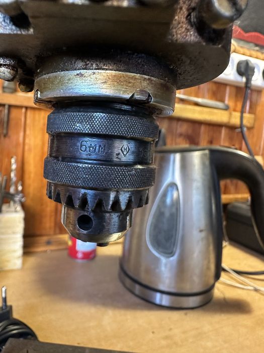 Продам свердлильний станок. Ціна 2500грн.