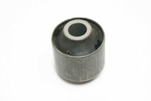 Tuleja wahacza przedniego dolna tylna OE TOYOTA Land Cruiser J8 80
