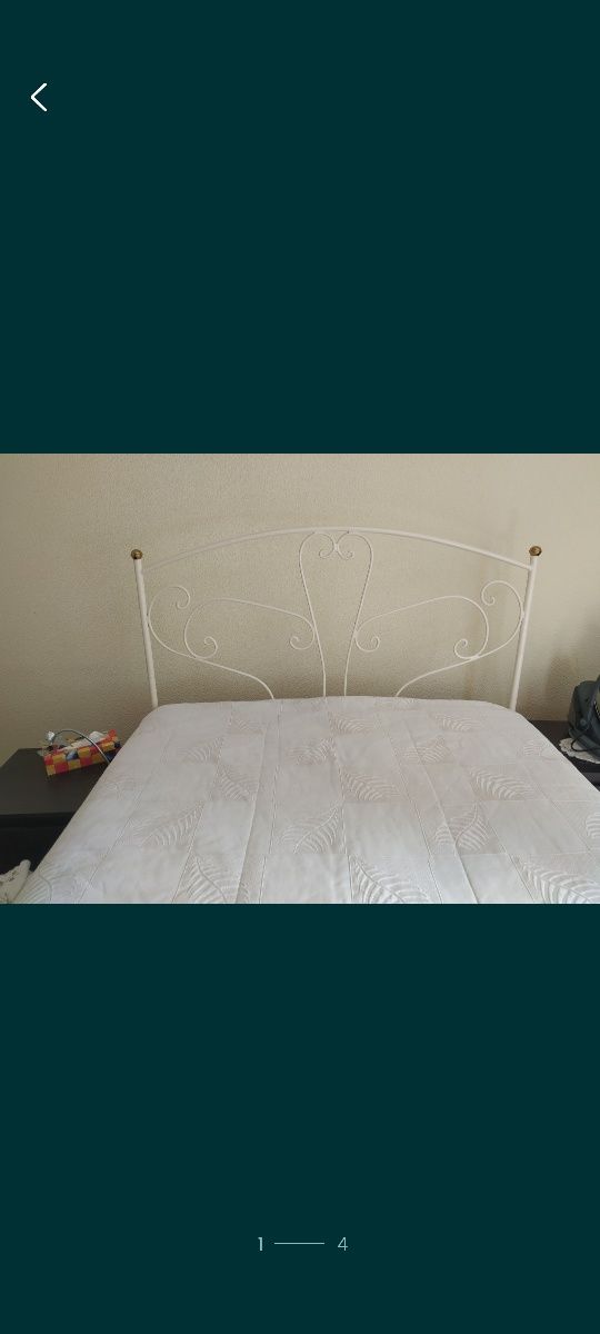 Cama de casal em ferro com estrado e colchão