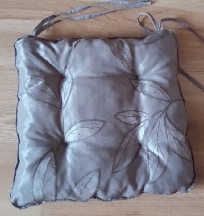 Poduszki na krzesła w kolorze mokka