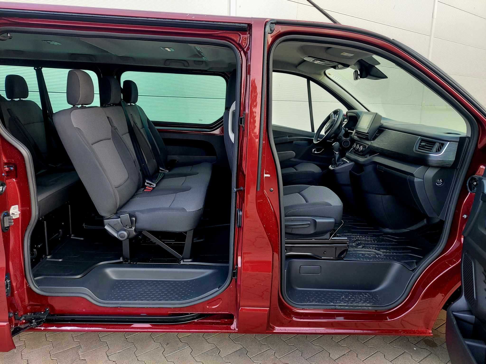 Wynajem busa 9-osobowego Renault Trafic 2.0 2025 extralong