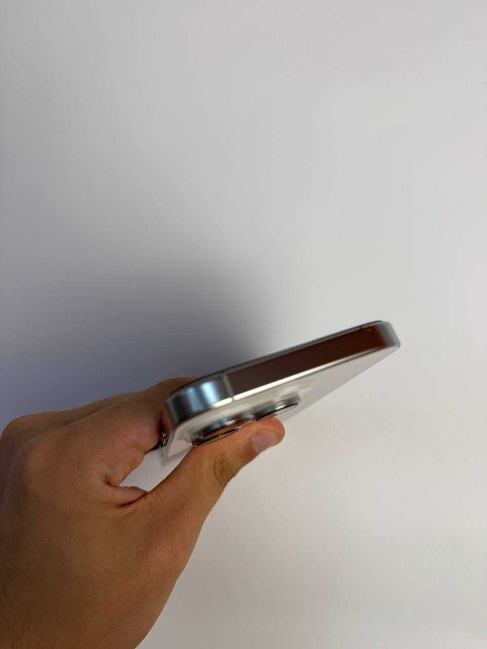 iPhone 16 Pro 256 GB + AirPods Pro 2 у подарунок