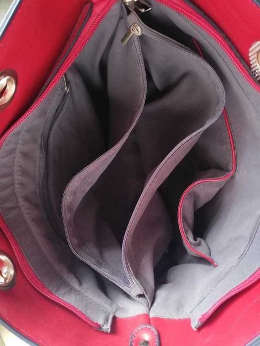 Acessório de moda. Mala vermelha.