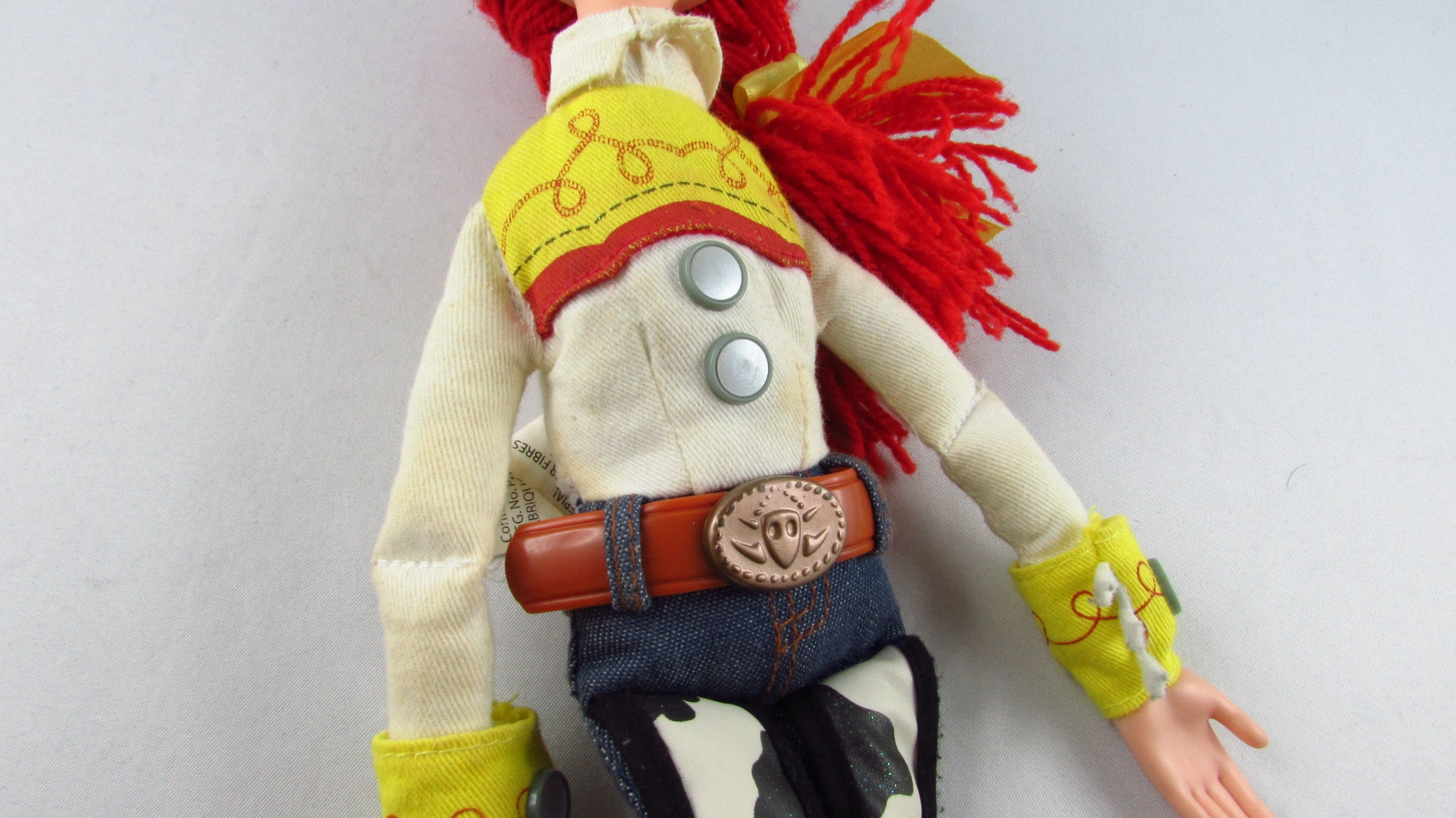 DISNEY PIXAR Toy Story Kowbojka Figurka Jessie Yodeling Cowgirl Mówiąc