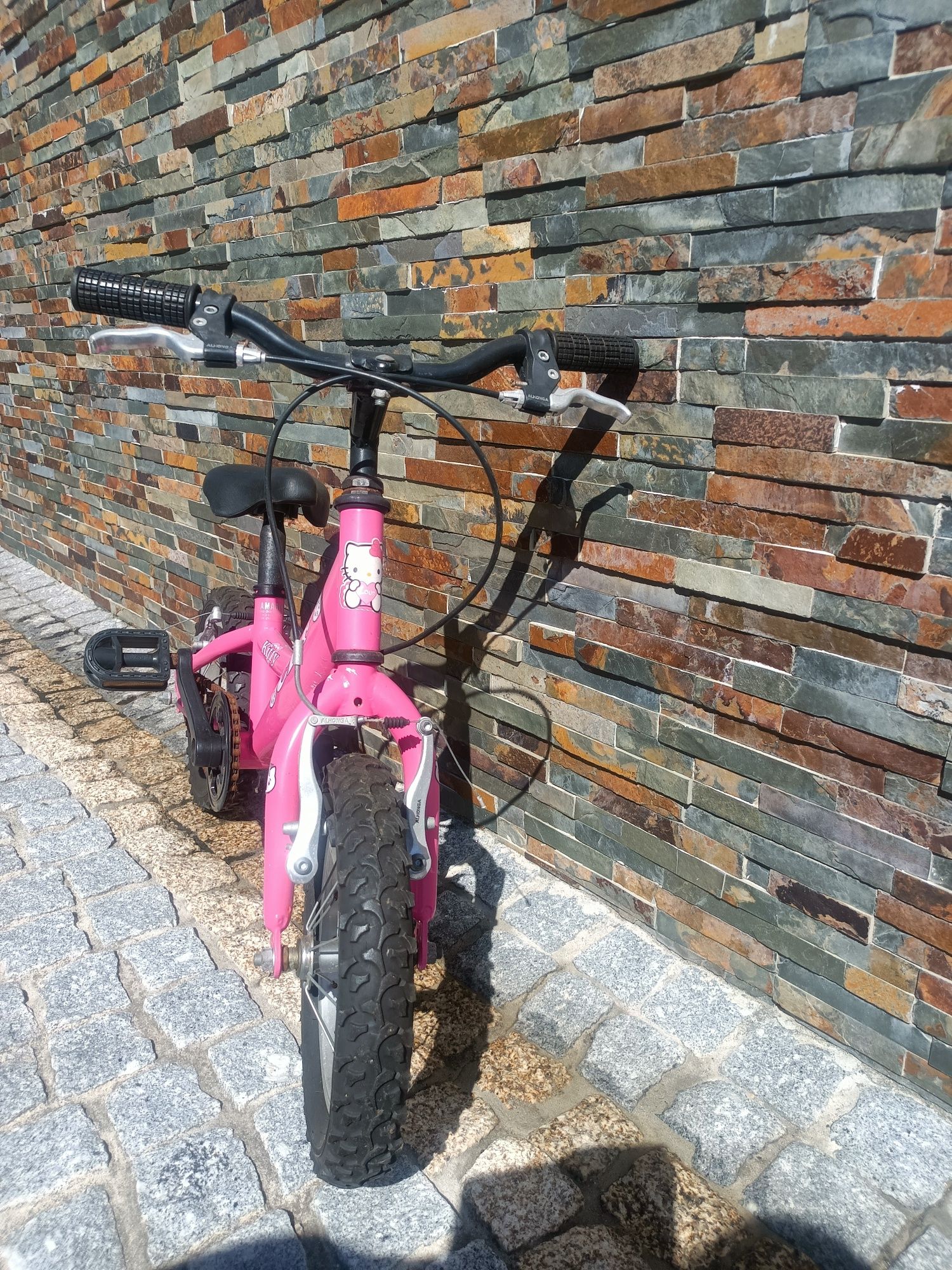Vendo bicicleta de menina para iniciar pedaladas