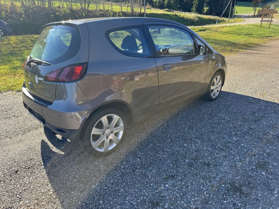 Mitsubishi colt 1.1 benz  2011 rok klima