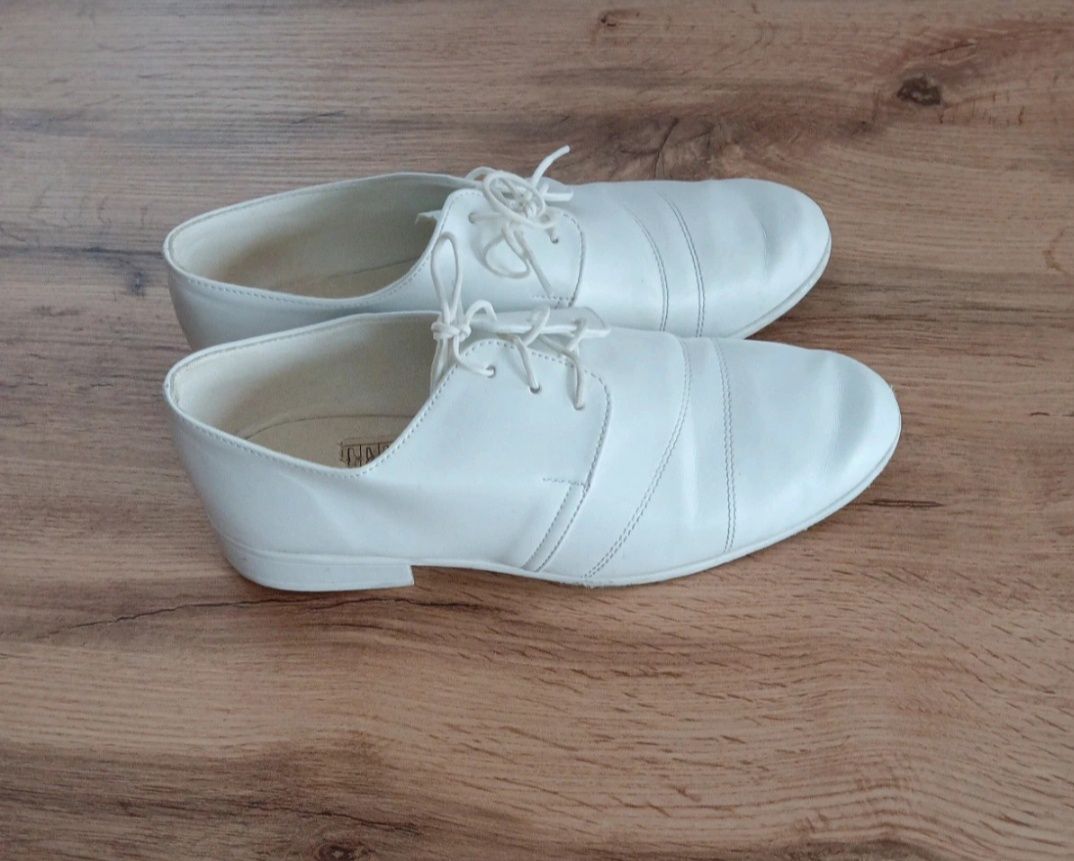 Buty komunijne  chłopięce 23,5cm