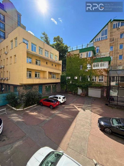 БЕЗ% Продаж 3-кімнатної квартири  вул. Богдана Хмельницького, 57 юа