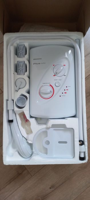 Nowy przepływowy podgrzewacz wody prysznic