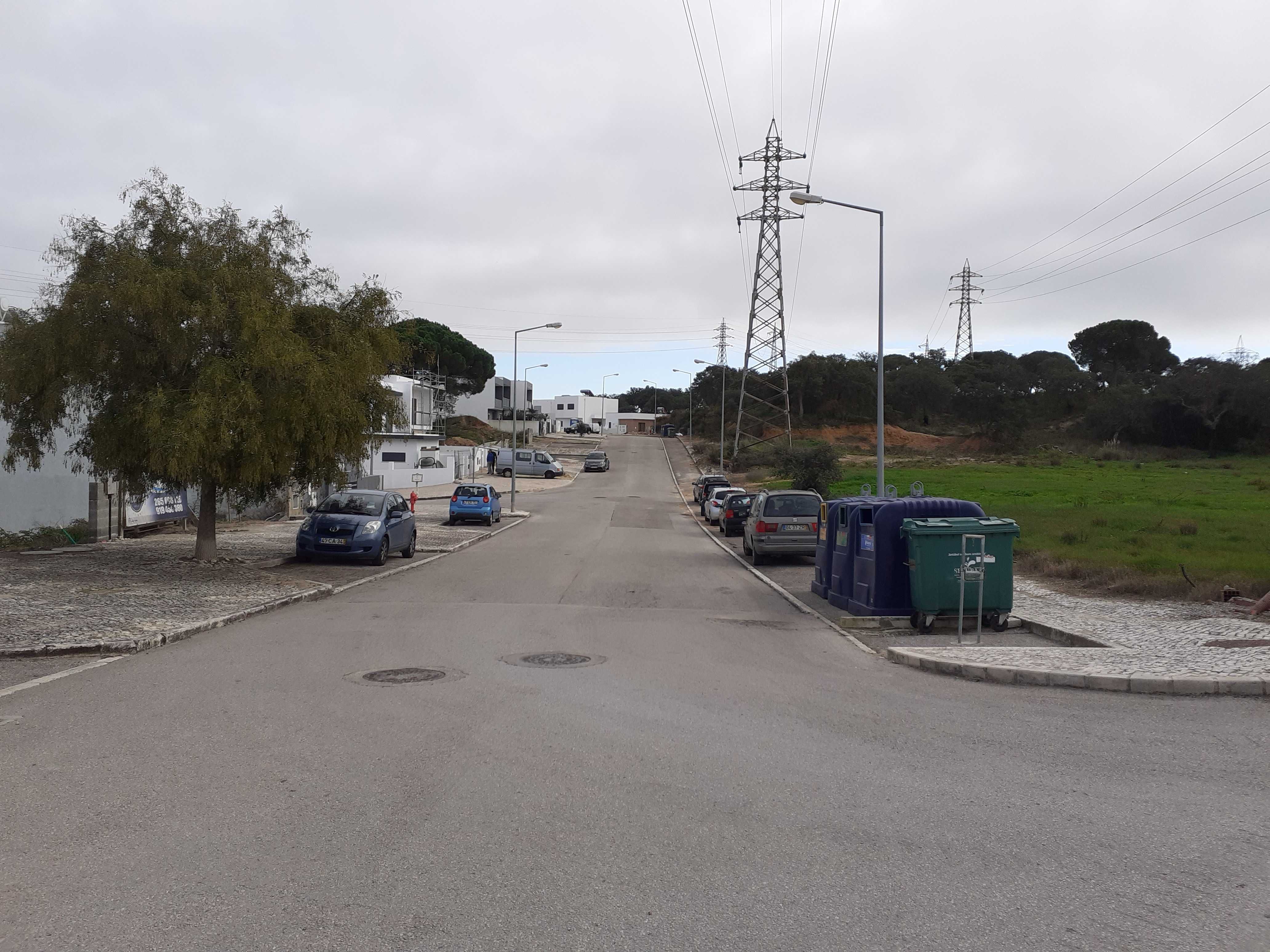 Terreno para construção de moradia, na Quinta da Amizade!