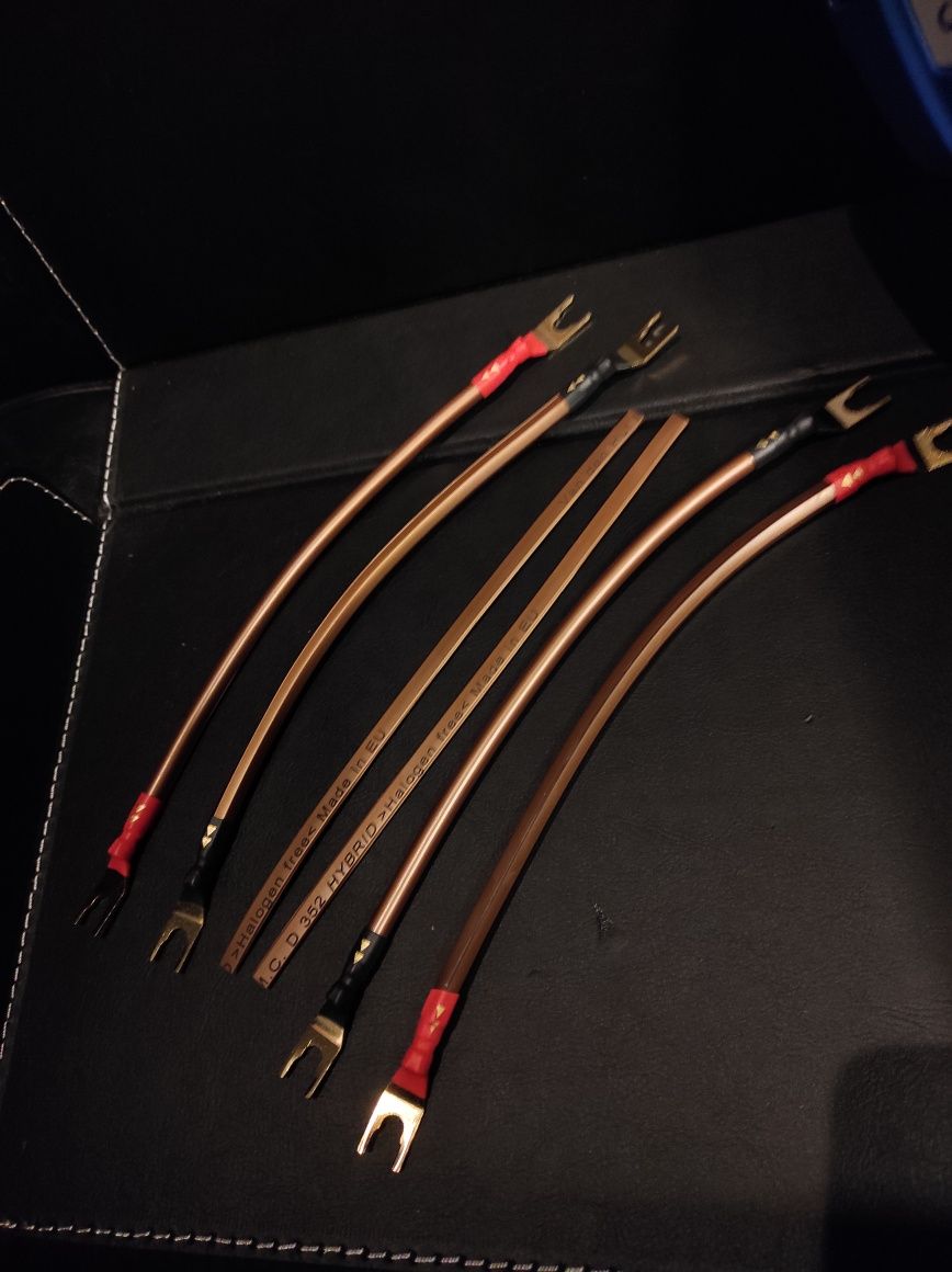 Vdh The D-352 Hybrid zworki do kolumn Van Den Hul przewód kabel