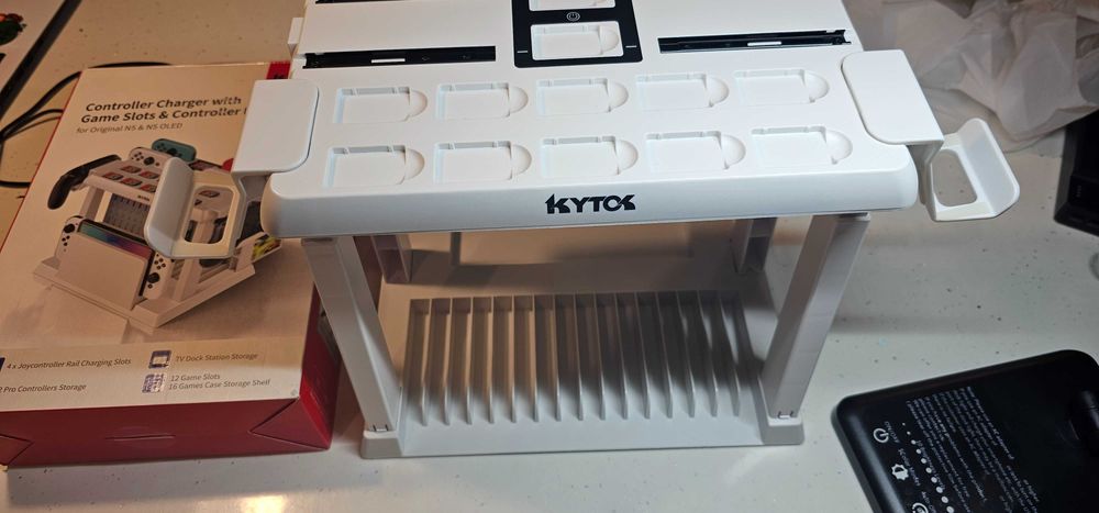 Kytok stacja ładująca stojak organizer do nintendo switch oled biała.