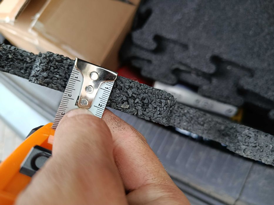 Mata gumowa do ćwiczeń 43 x 43 cm grubość 18 mm