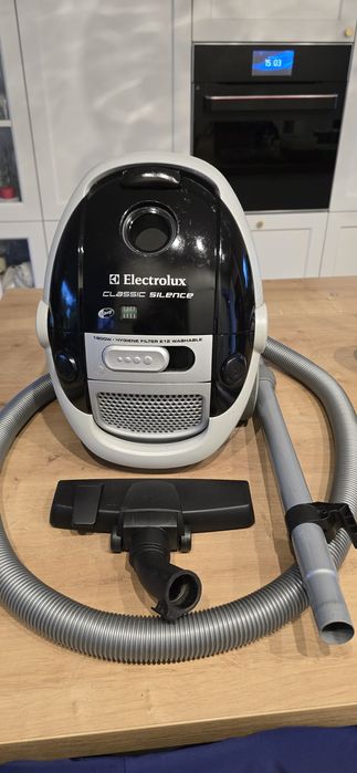 Bardzo mocny odkurzacz workowy ELECTROLUX Classic Silence o mocy 2500W
