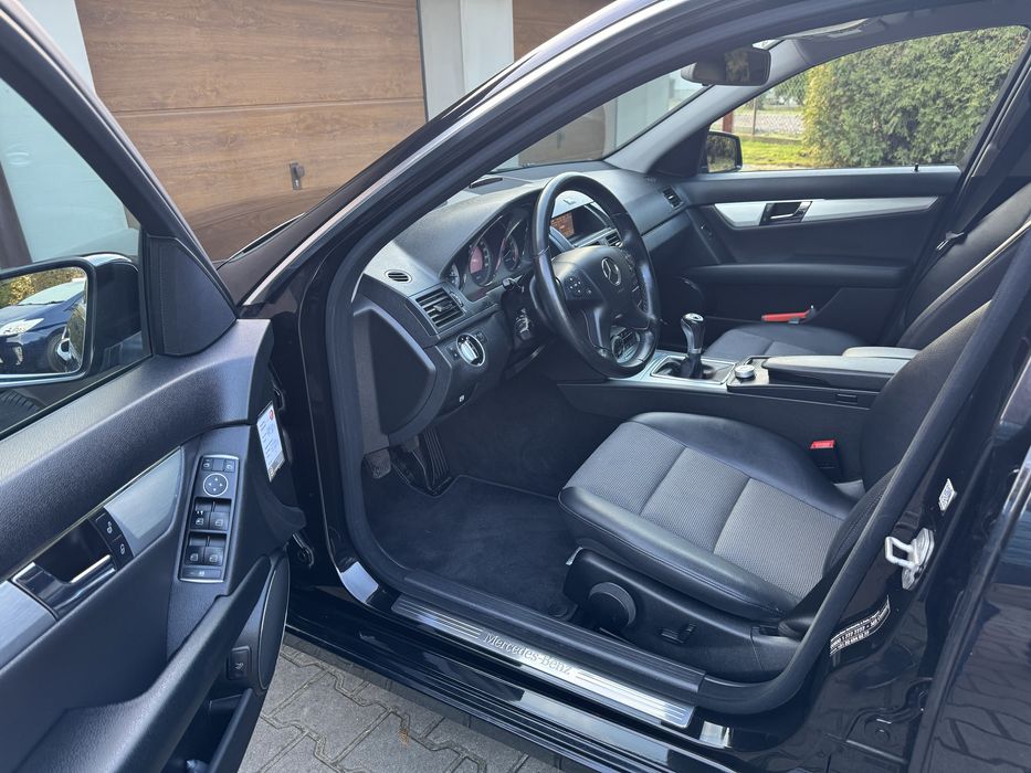 MERCEDES C180, NAVI, Klimatyzacja, Półskóra, Parktronik, Bardzo Ładny.