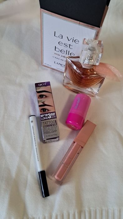 Набор декоративної косметики, тінт, блиск парфуми