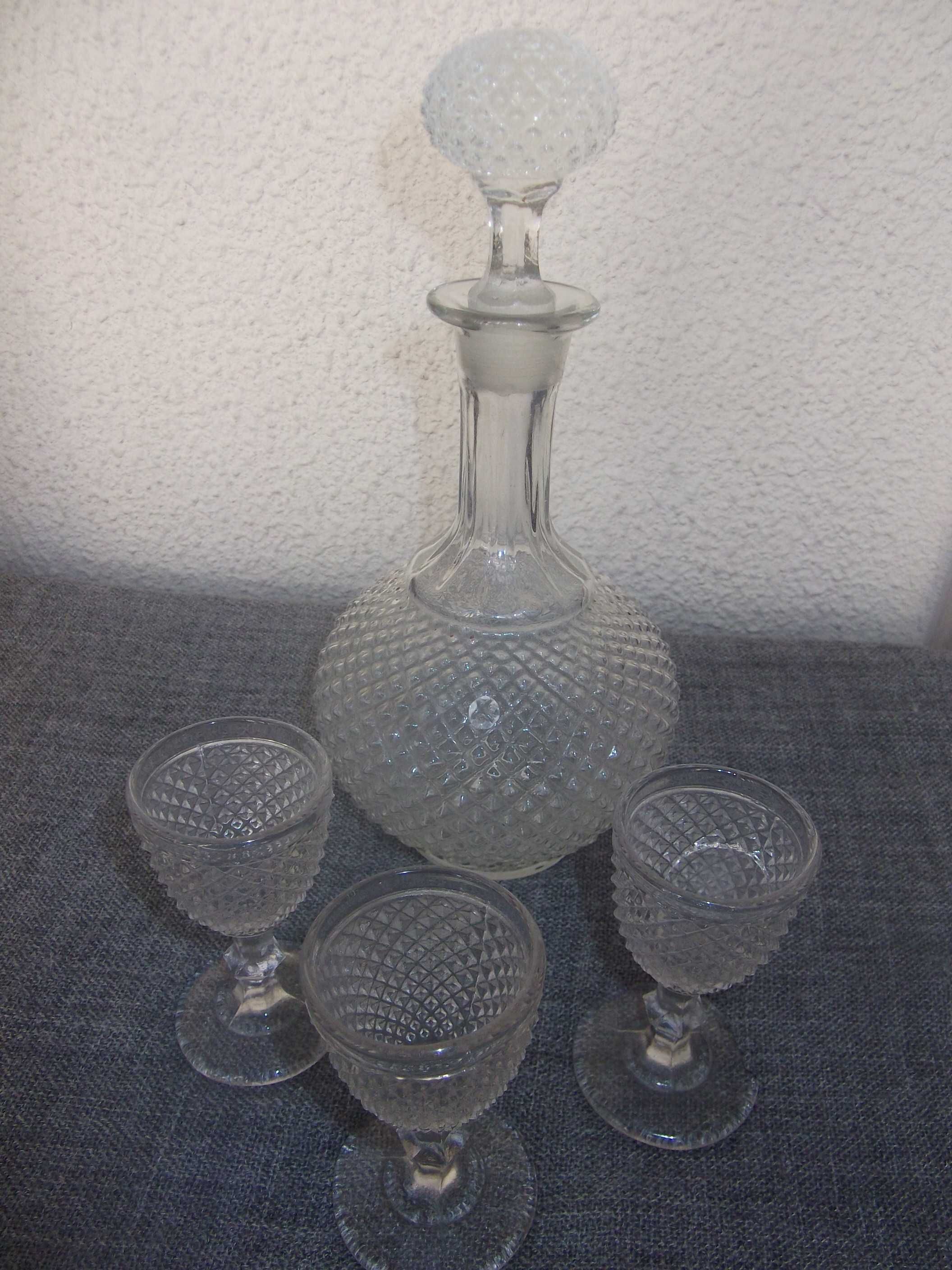 Garrafa e copos em cristal antigos / Antique crystal bottle & glasses