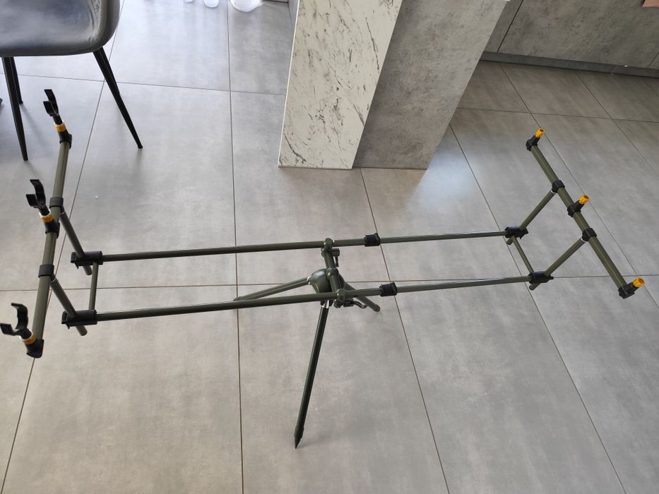 Stanowisko karpiowe tri pod Mistrall na 3 wędki
