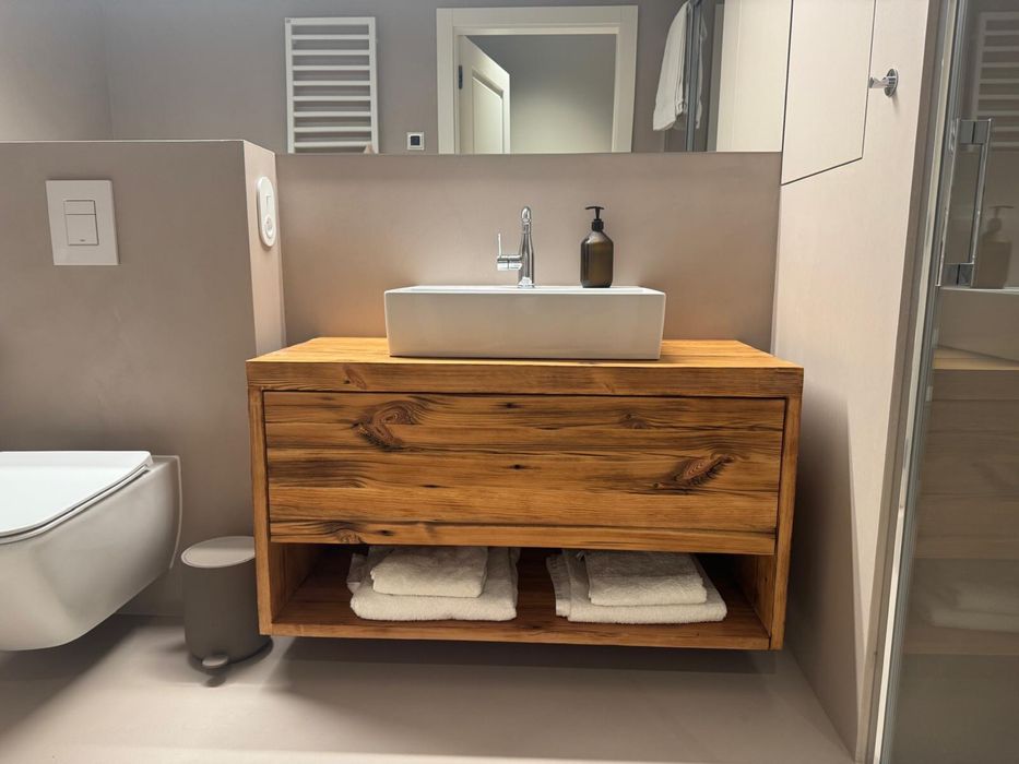 Szafka łazienkowa ze starego drewna - ręcznie robiona - unikat