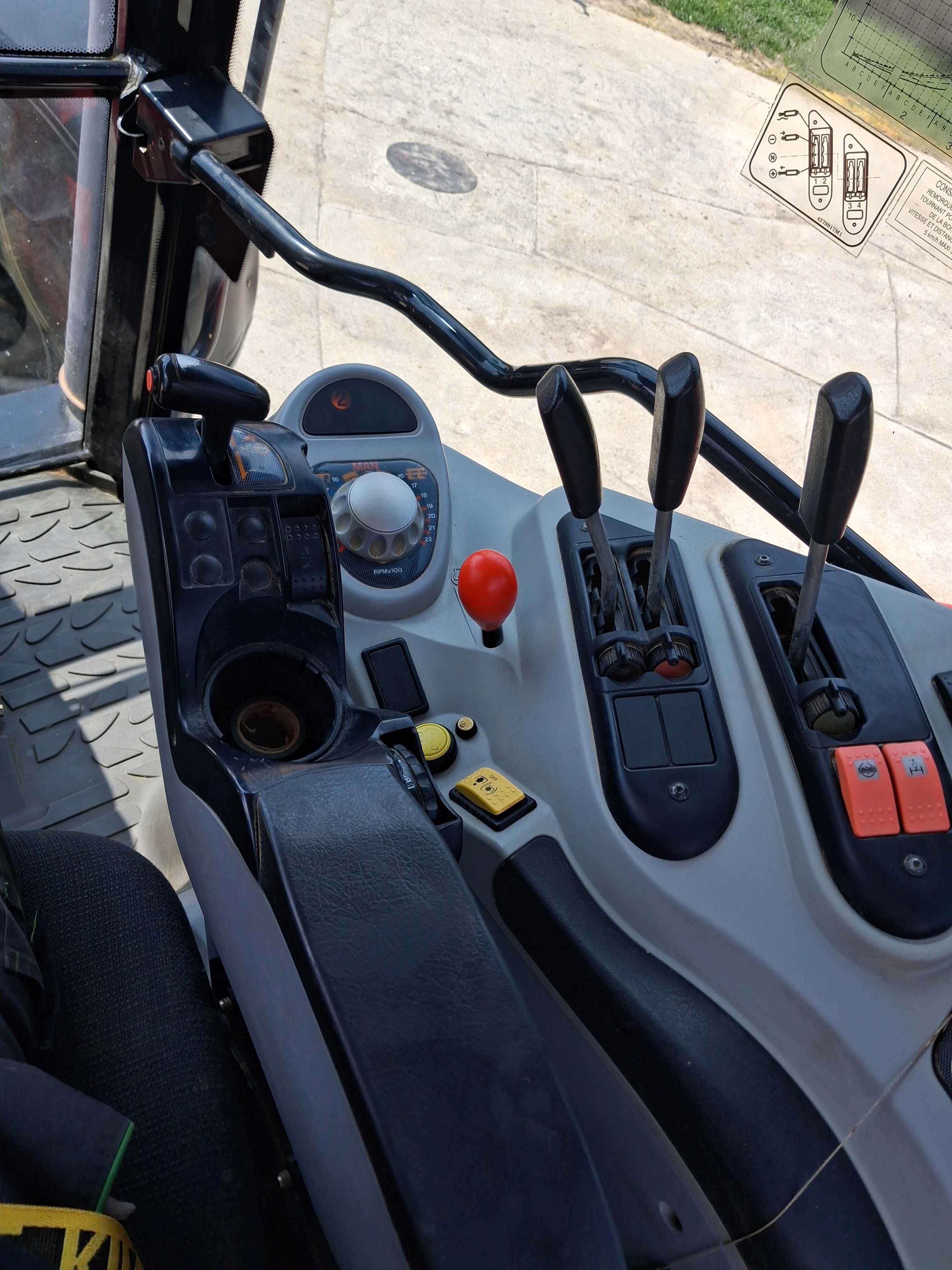 Massey Ferguson 6480 Dyna 6